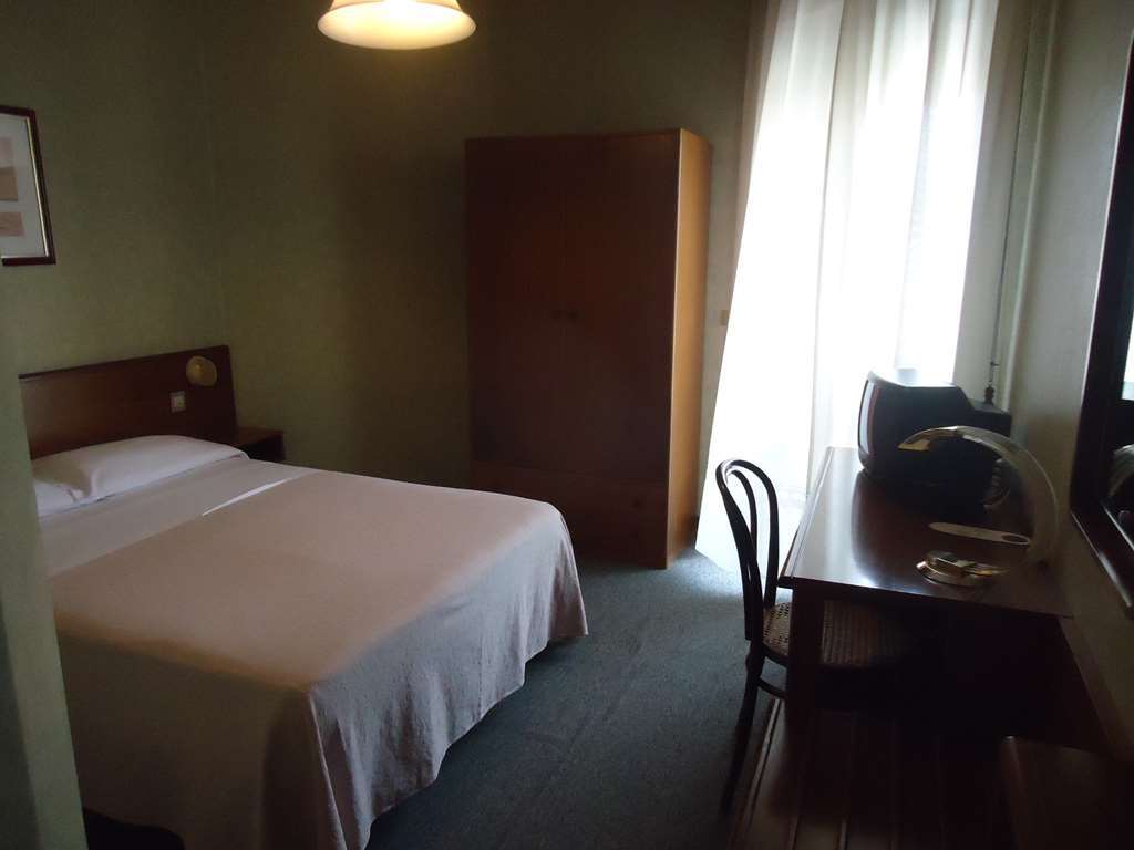 Hotel De La Ville Central Latina Szoba fotó